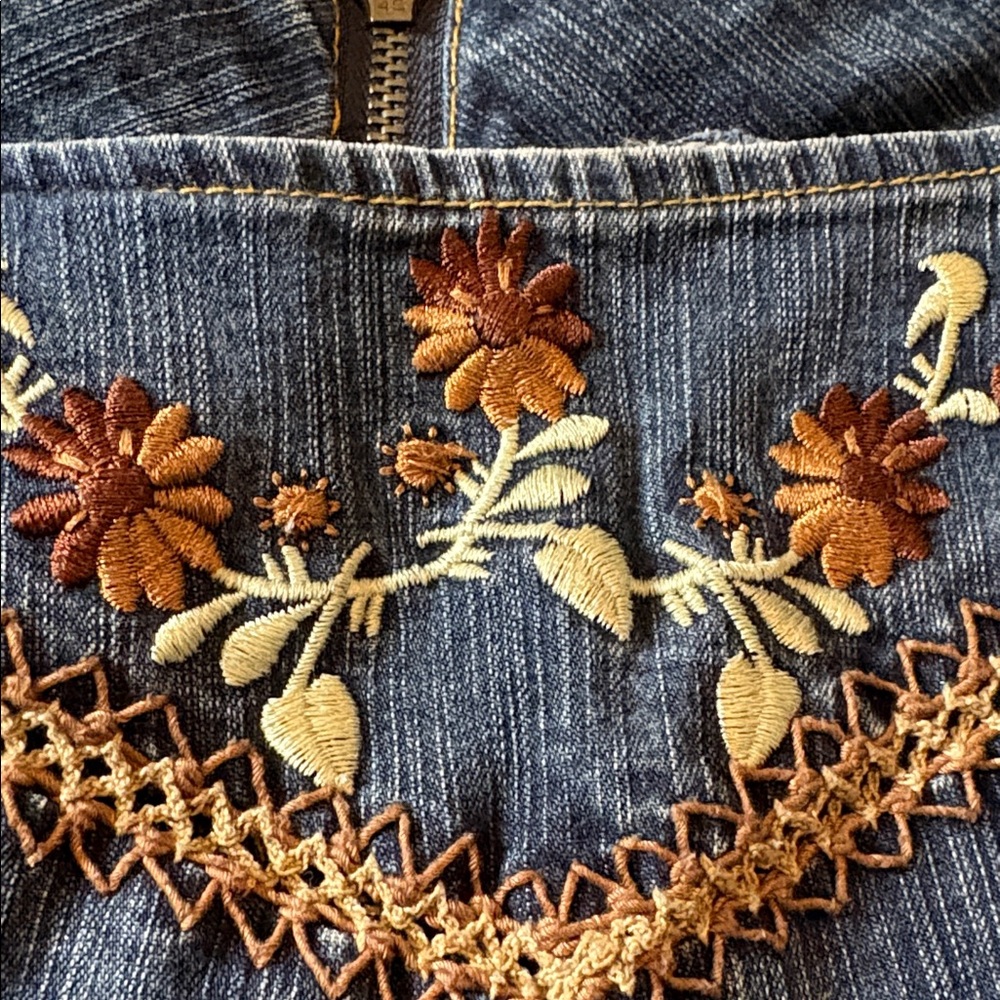 #51 Very Cool Vintage Embroidered Jeans - Picture 4 of 7
